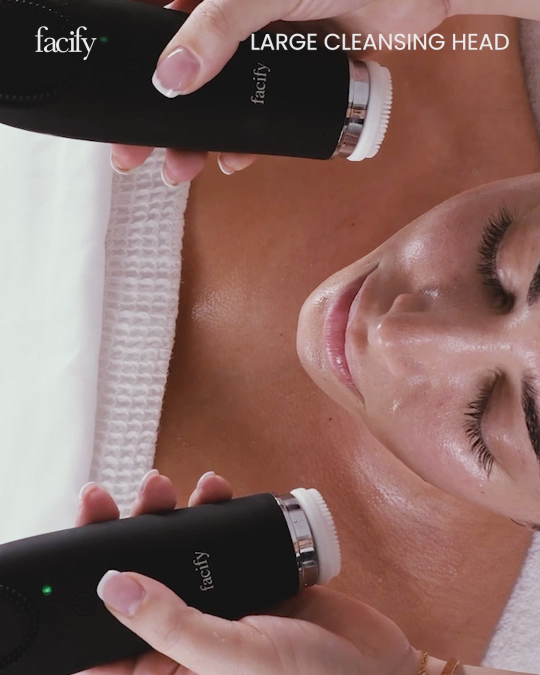 woman receiving a treatment using the large cleansing head attachment of the facify wand