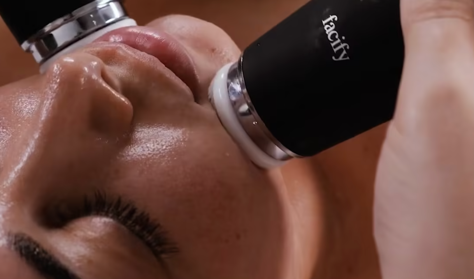 woman receiving a treatment using the cleansing attachment of the facify wand